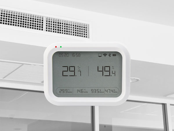 Wireless real-time temperature data logger for air conditioning monitoring